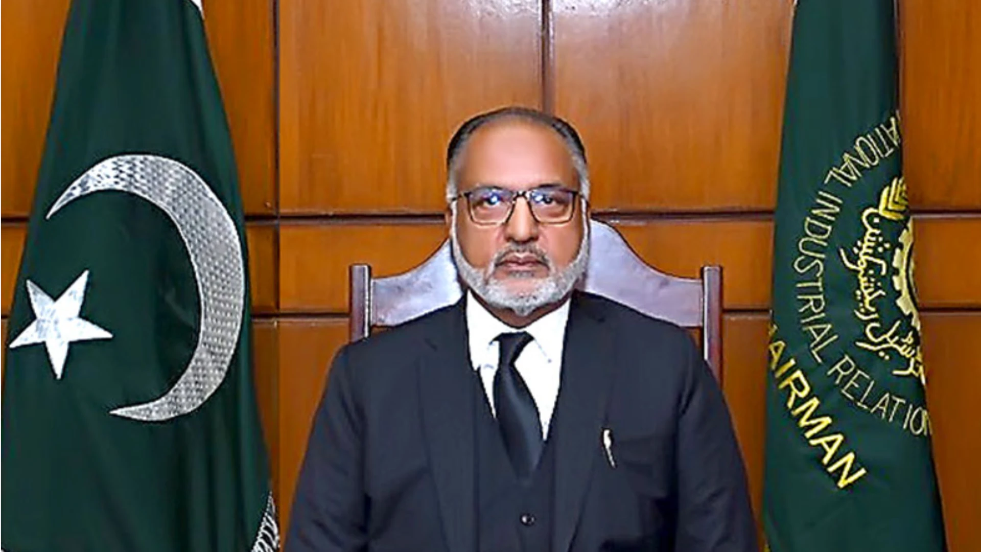 جسٹس ریٹائرڈ شوکت عزیز صدیقی نے چیئرمین این آئی آر سی کے عہدے سے استعفیٰ دیا [Draft]