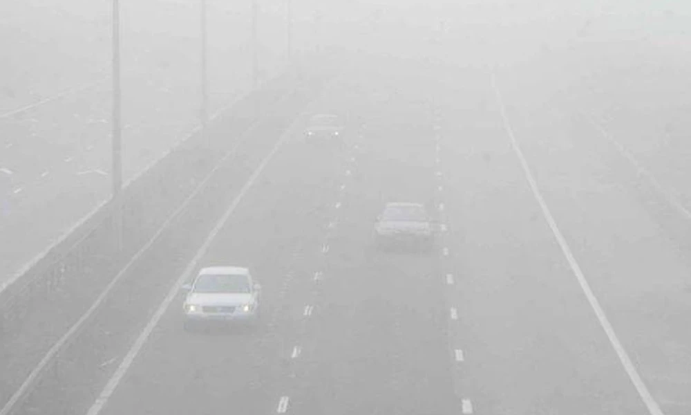 لاہور سیالکوٹ موٹروے ایم 11 دھند کے باعث عارضی بند [Draft]