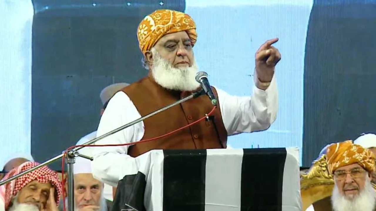 مولانا فضل الرحمان کا مدرسوں پر انگریزی دور کی سوچ برقرار رہنے کا دعویٰ [Draft]