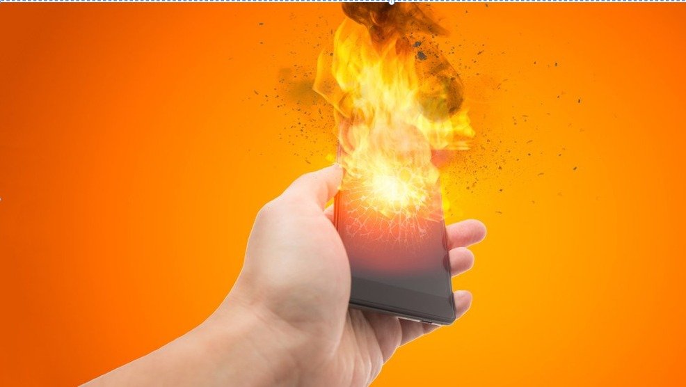 فیصل آباد،موبائل بیٹری پھٹنے سے نوجوان جھلس گیا