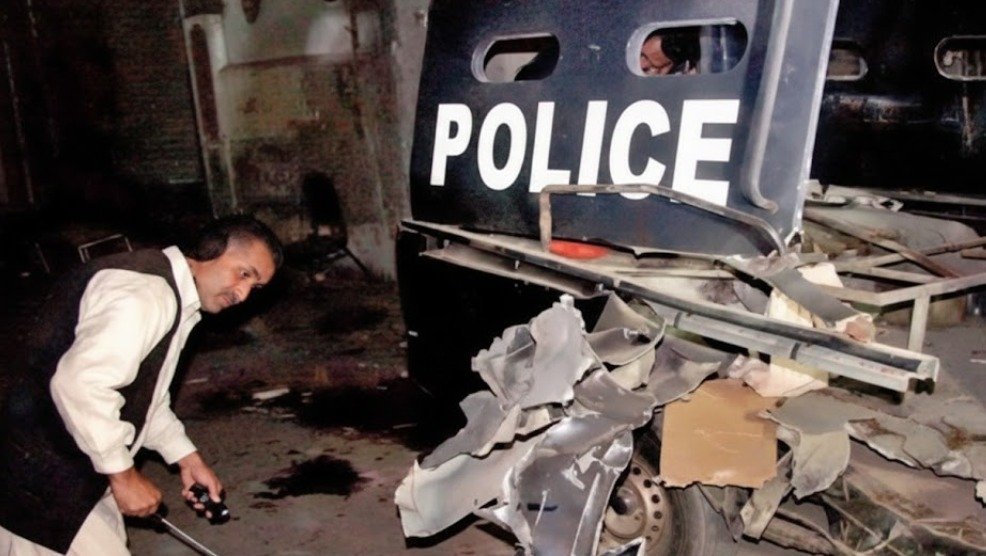 کرک میں پولیس موبائل پر حملہ، 4 اہلکار شہید