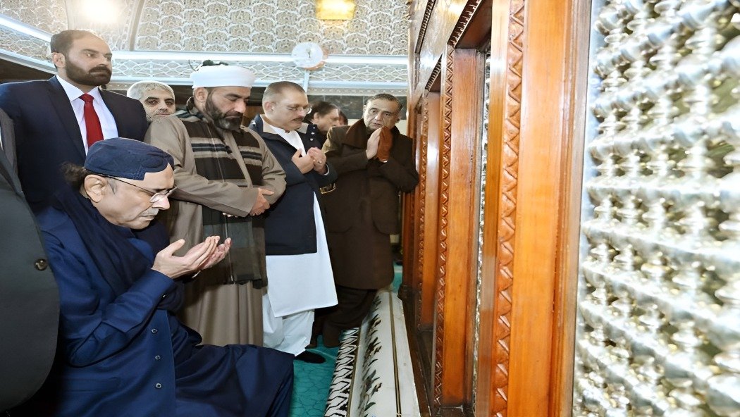 صدر زرداری کی کربلا میں روضہ امام حسین پر حاضری