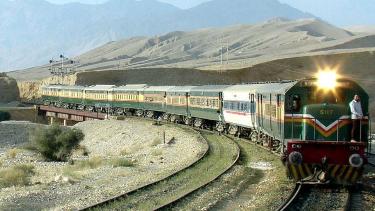 بلوچستان میں سکیورٹی وجوہات کی بنا پر ٹرین سروس معطل