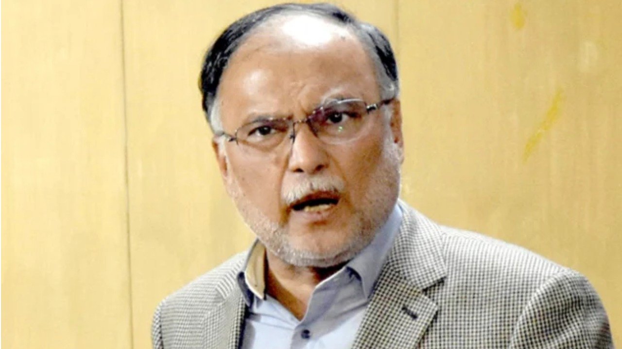 احسن اقبال کی اے آر وائی نیوز انٹرویو میں خلل پر سیاسی رنگ نہ دینے کی اپیل