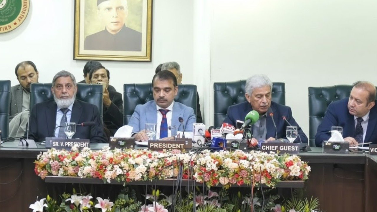 وزیراعظم کی برآمدات میں 38 فیصد کمی پر کاروباری برادری سے مشاورت کی ہدایت