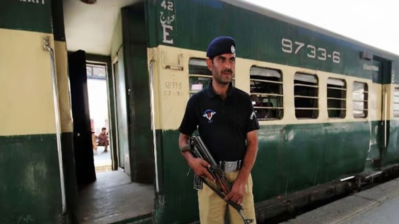 ریلوے پولیس نے مسافر کی 38 لاکھ کی رقم محفوظ واپس کر دی