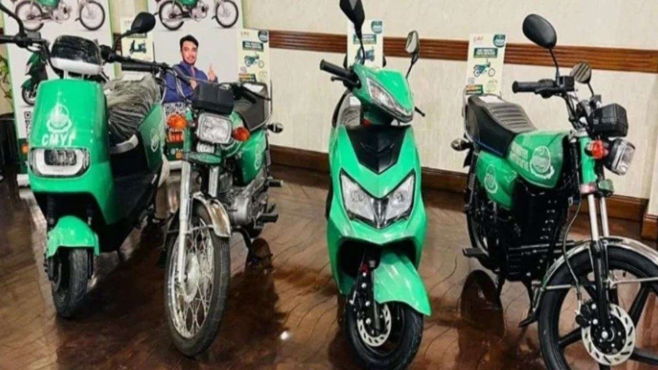 پنجاب حکومت نے اساتذہ کے لیے الیکٹرک بائیک اسکیم متعارف کرائی