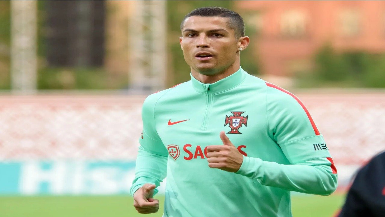 کرسٹیانو رونالڈو کا ہزار گول کا عزم، بہترین فٹبالر کا اعزاز حاصل کر لیا