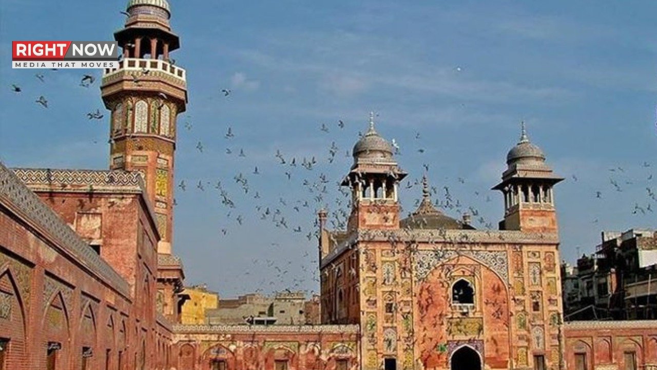 لاہور تقریب میں گانا چلنے پر 3 ملازمین معطل