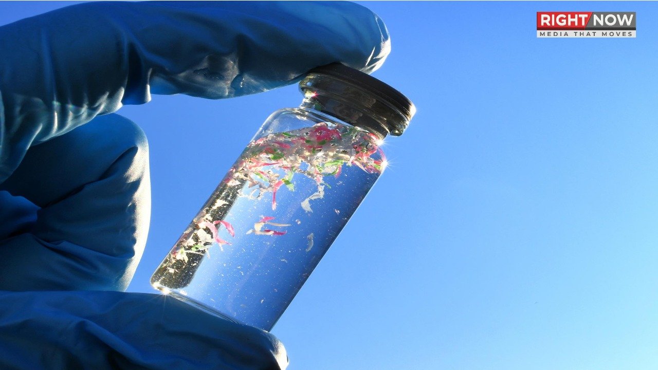 چینی سائنسدانوں کا پانی سے پلاسٹک ذرات نکالنے کا آسان طریقہ دریافت