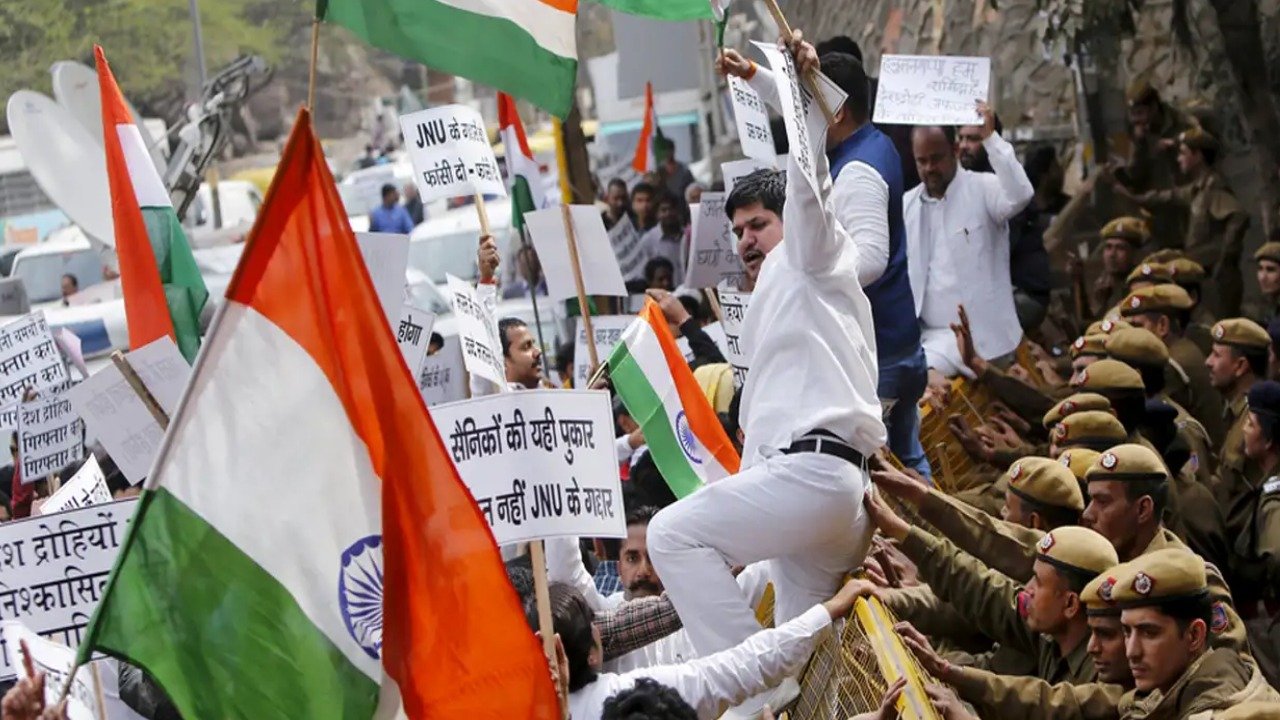 دہلی کی جواہر لعل نہرو یونیورسٹی میں حکومت مخالف نعرے