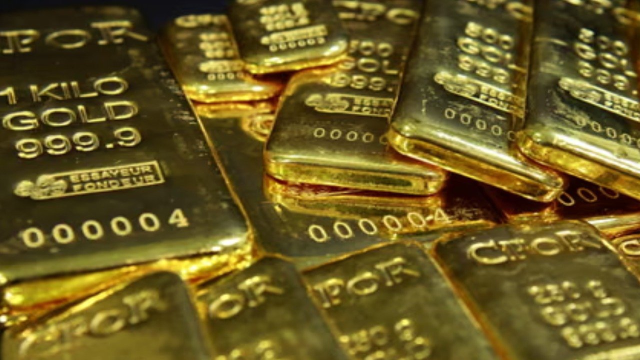 ملک میں سونے کی فی تولہ قیمت میں 1200 روپے کی کمی