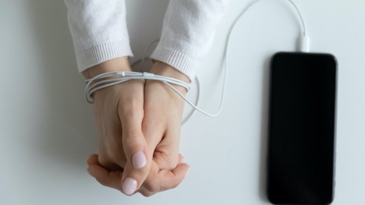 نوموفوبیا،موبائل فون کے بغیر بے چینی کا بڑھتا رجحان