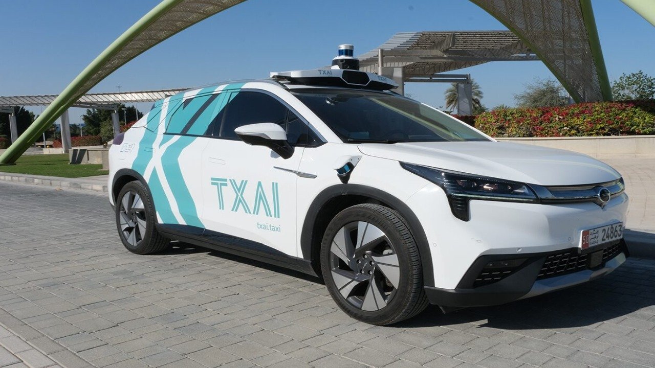 دبئی میں بغیر ڈرائیور ٹیکسیوں کا پہلا اجازت نامہ جاری