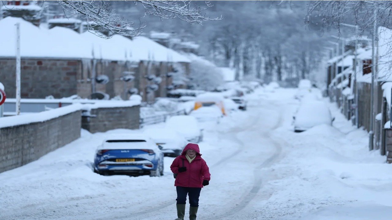 برطانیہ میں برفانی طوفان گوریٹی سے شدید برفباری کا سامنا