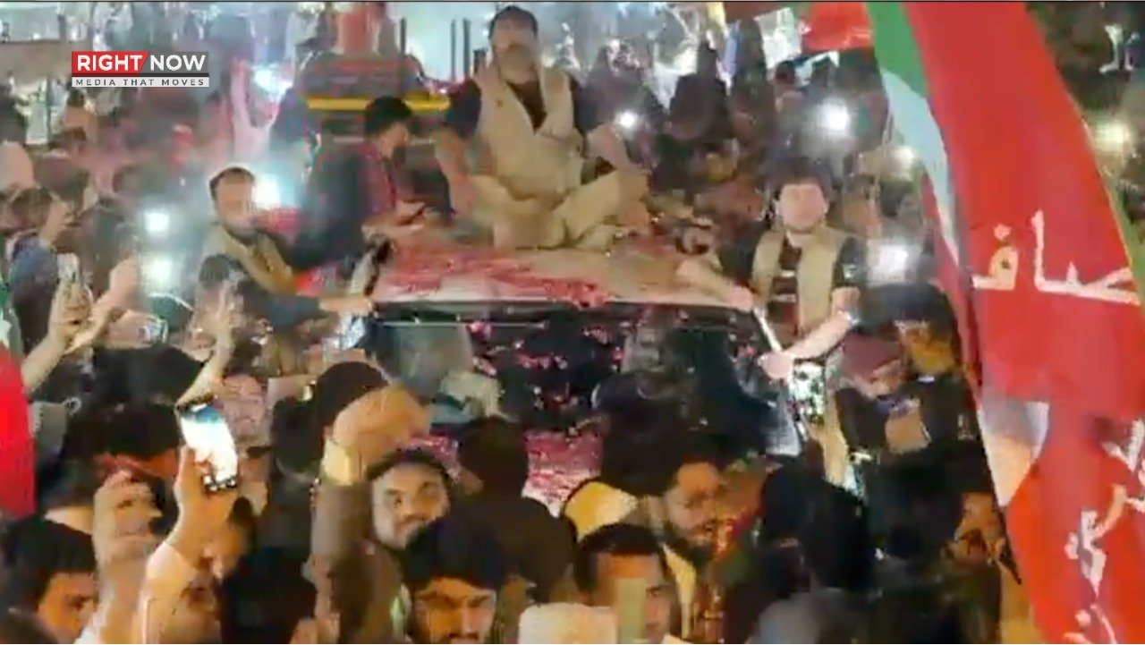 کراچی میں وزیراعلیٰ خیبرپختونخوا کے قافلے پر ہوائی فائرنگ، جلسہ جاری