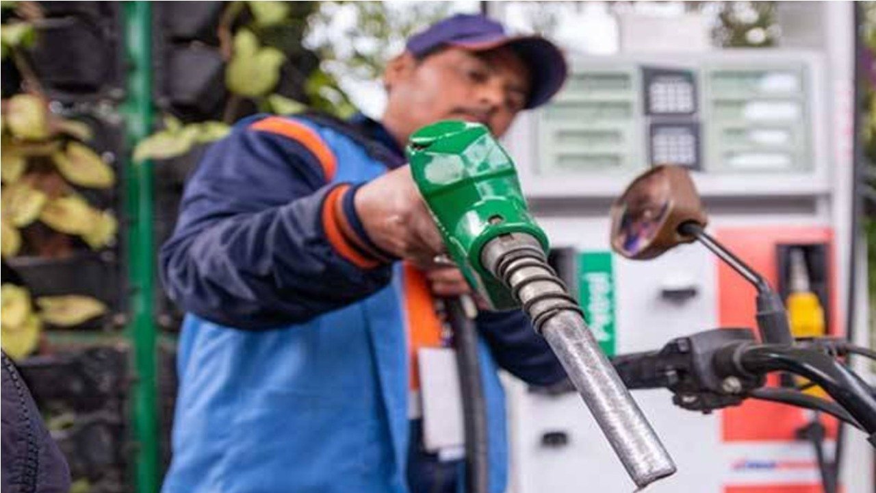 پاکستان میں پیٹرولیم مصنوعات کی قیمتوں میں کمی کا امکان