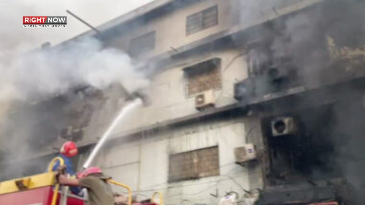 گل پلازہ میں آگ بجھائی گئی، 15 ہلاکتیں، 54 افراد لاپتہ