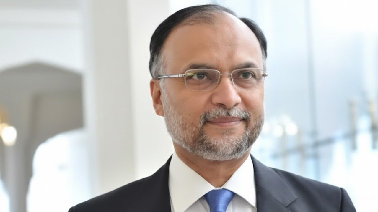 حکومت نے ووٹ کی عمر 25 سال کرنے کی افواہیں رد کردیں