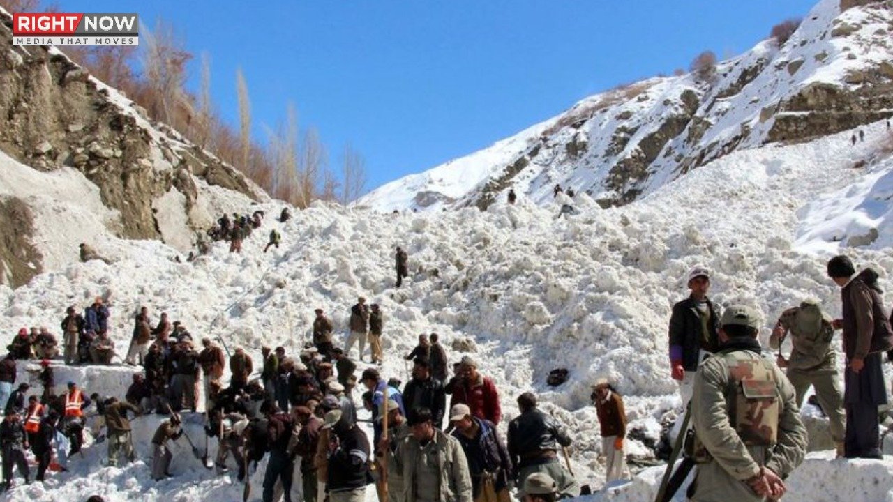 چترال میں برفانی تودہ گرنے سے ایک خاندان کے 10 افراد جاں بحق