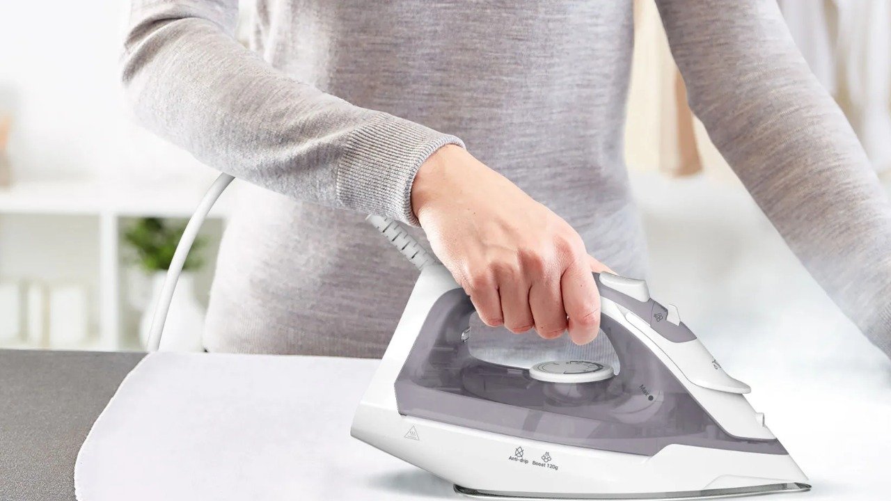 صرف 5 منٹ میں جلی ہوئی استری کو نئی جیسی بنائیں