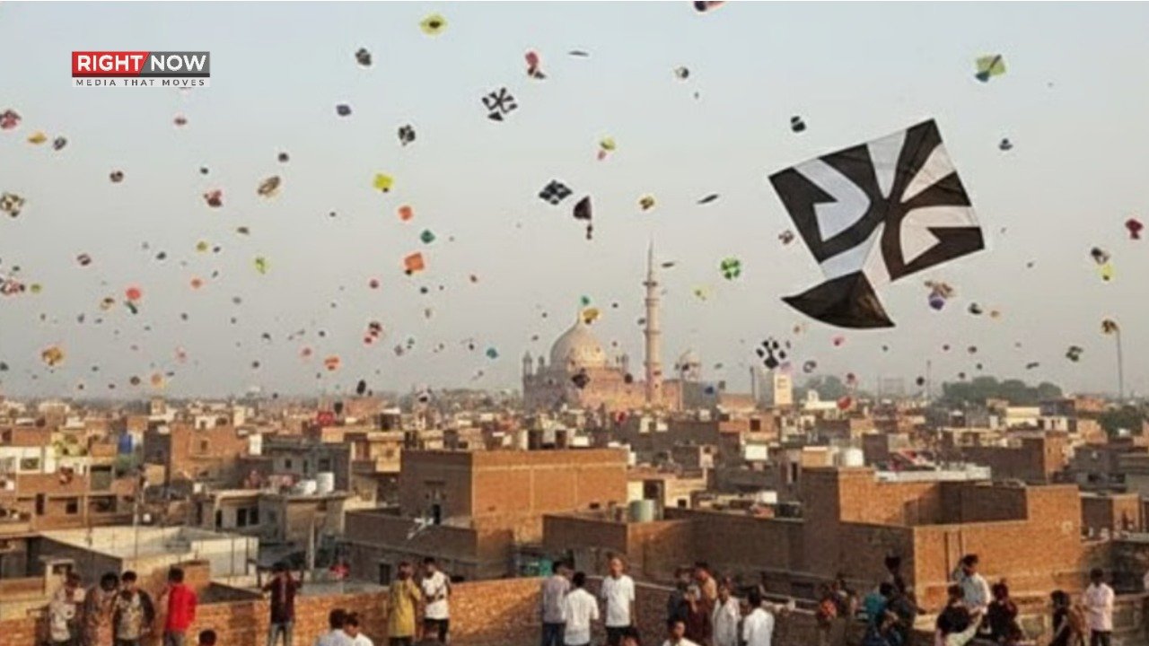 لاہور میں بسنت فیسٹیول کے لیے شہریوں کی سرچ لائٹس کی خریداری