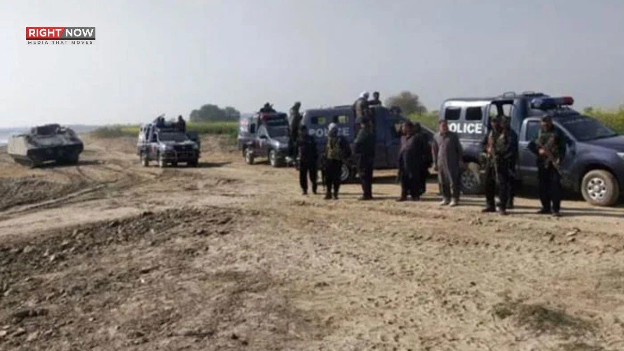 مظفرگڑھ میں 11 ڈاکوؤں نے ہتھیار ڈال کر حکام کے حوالے کیا