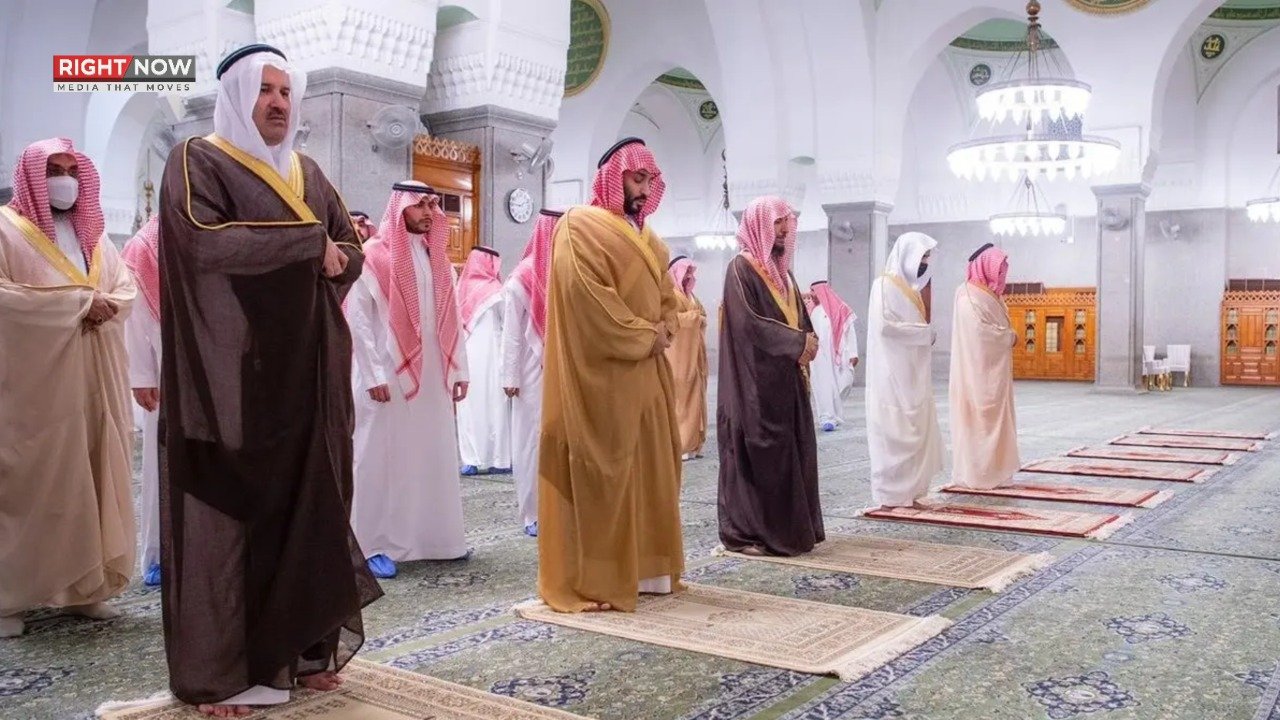 اسلام کی پہلی مسجد میں ولی عہد محمد بن سلمان کی نوافل ادائیگی