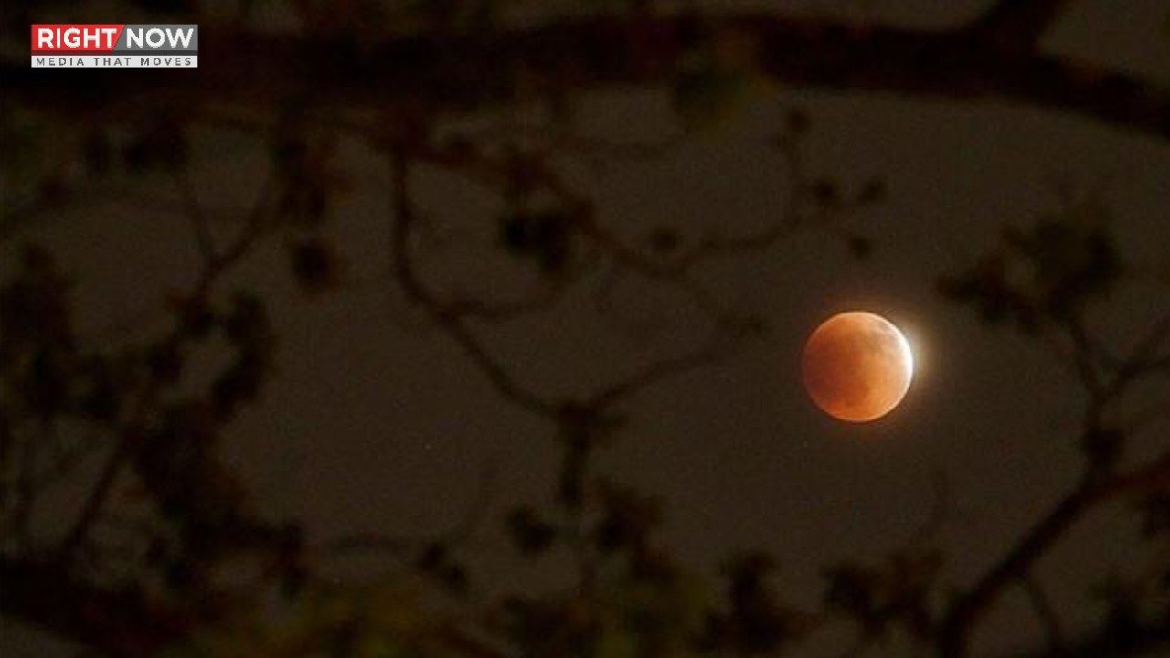 آج 2026 کا پہلا مکمل چاند گرہن پاکستان میں