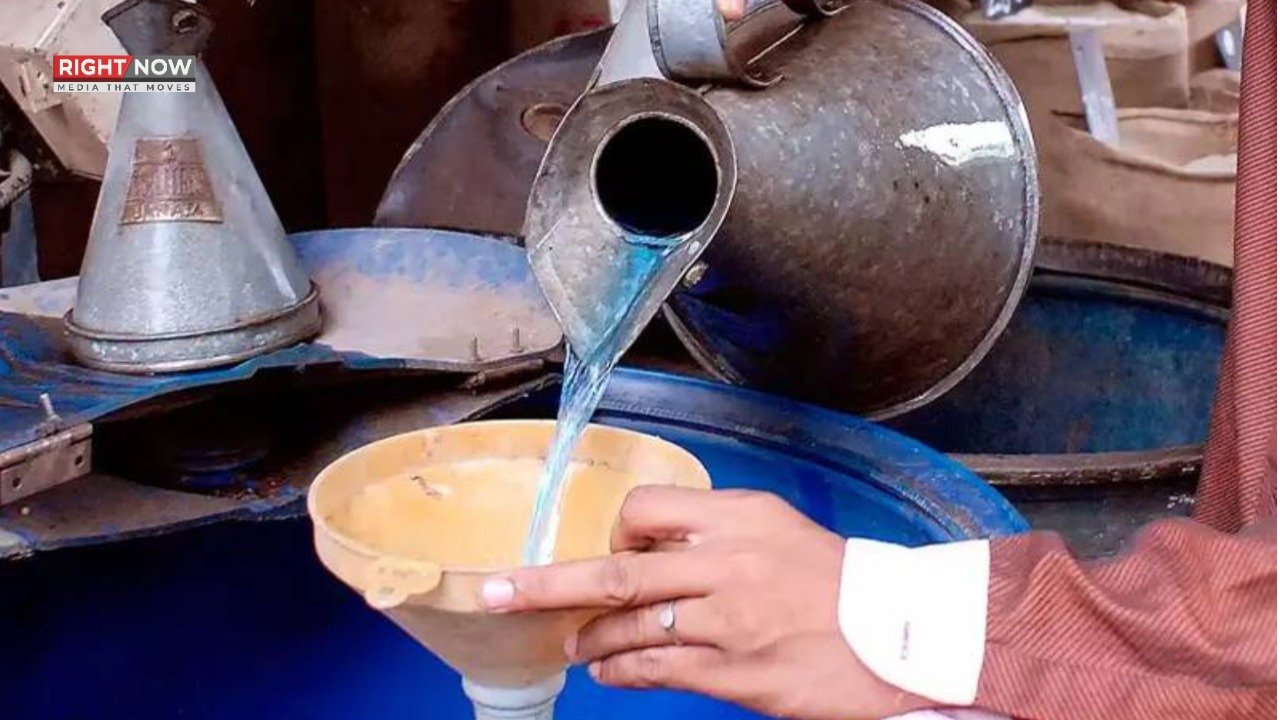 مٹی کا تیل 130 روپے 8 پیسے فی لیٹر مہنگا، نئی قیمت 318.81 روپے