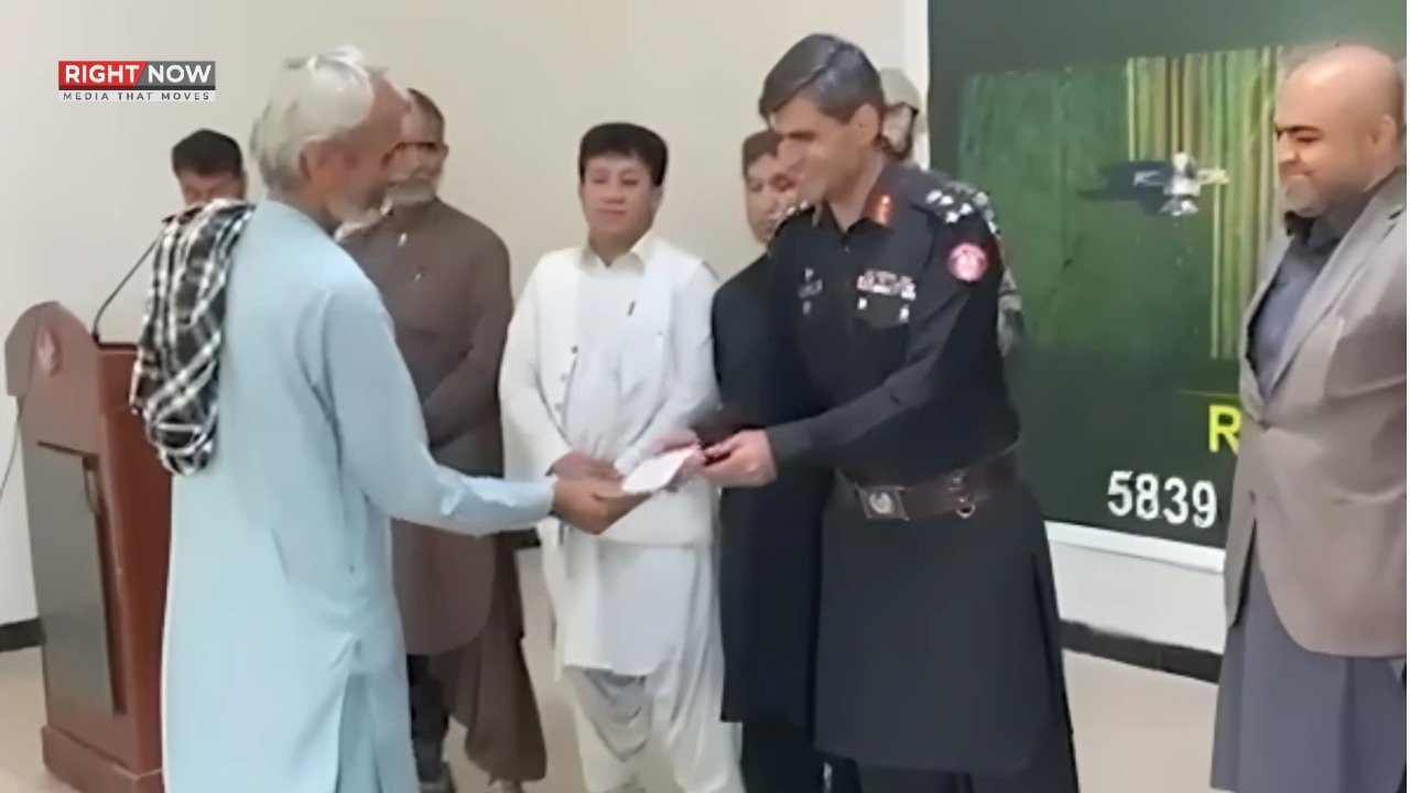 پنجگور میں گرین پاکستان انیشیٹو کے تحت کاشتکاروں میں چیک تقسیم