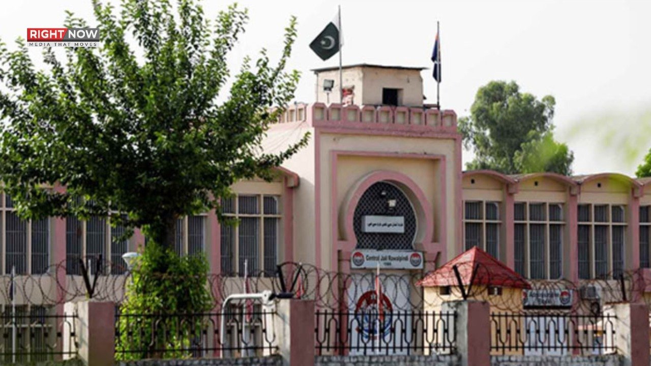 اڈیالہ جیل کے 3 ملازمین بدعنوانی پر معطل