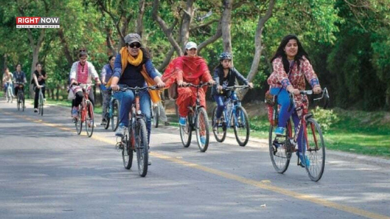 پاکستان میں پٹرول مہنگا، سائیکل کے استعمال پر غور شروع