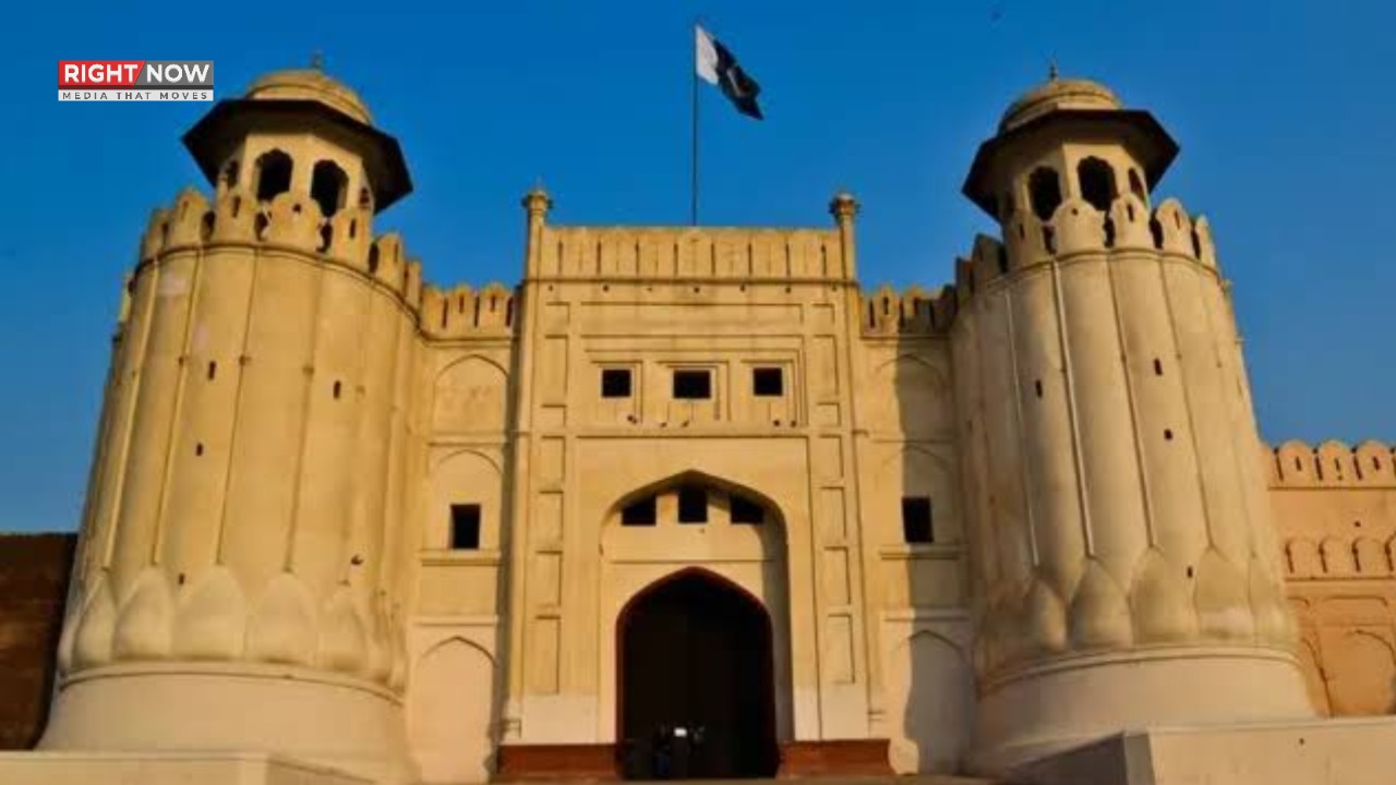 شاہی قلعے میں لائٹ اینڈ ساؤنڈ شو کا انعقاد، شہریوں کی بڑی تعداد میں شرکت