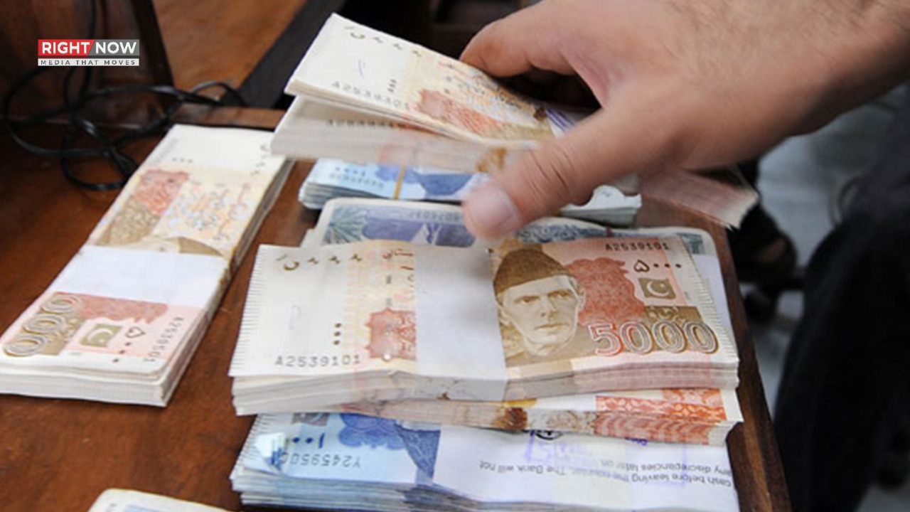 پاکستانی قرضوں پر 5 برس میں 32 ہزار ارب سود ادا، وزارت خزانہ کی رپورٹ