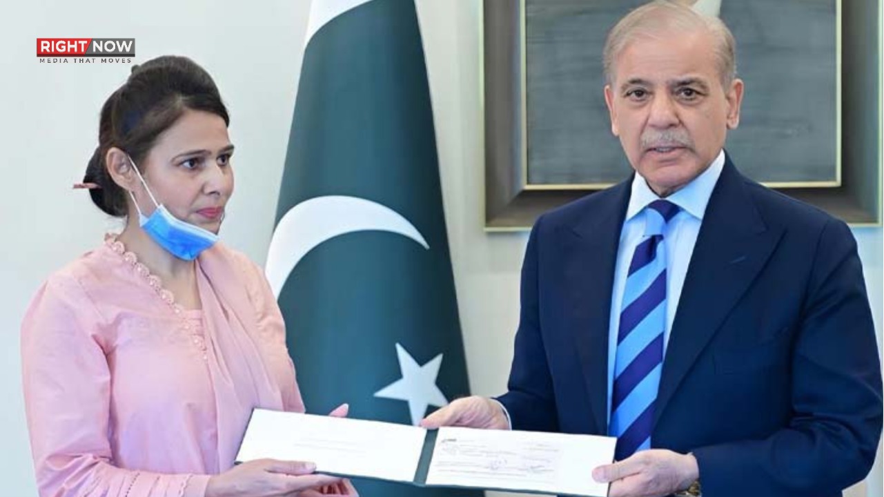 وزیراعظم کا نرس رضیہ نورین کو ایک کروڑ کا چیک، بہادری پر خراج تحسین
