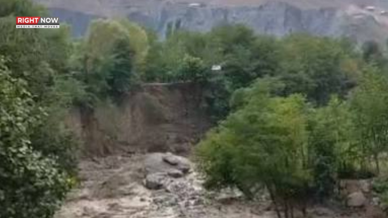 گلگت بلتستان میں بادل پھٹنے سے سیلاب، شاہراہوں کی بندش سے عوام مشکلات کا شکار